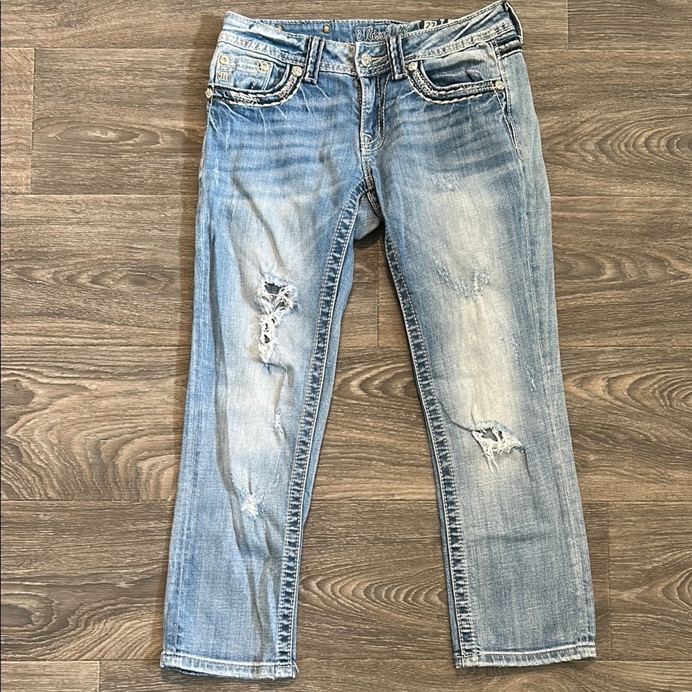 Miss Me Distressed Medium Wash Cropped Capri Jeans Size 27 Style JE5866P Denim